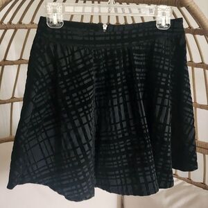 Belle Du Jour Ladies Short Skirt Geometric Black Pattern Back Zip Closure Sz M